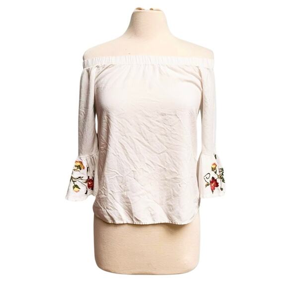 White Off the Shoulder Top - Picture 2 of 12